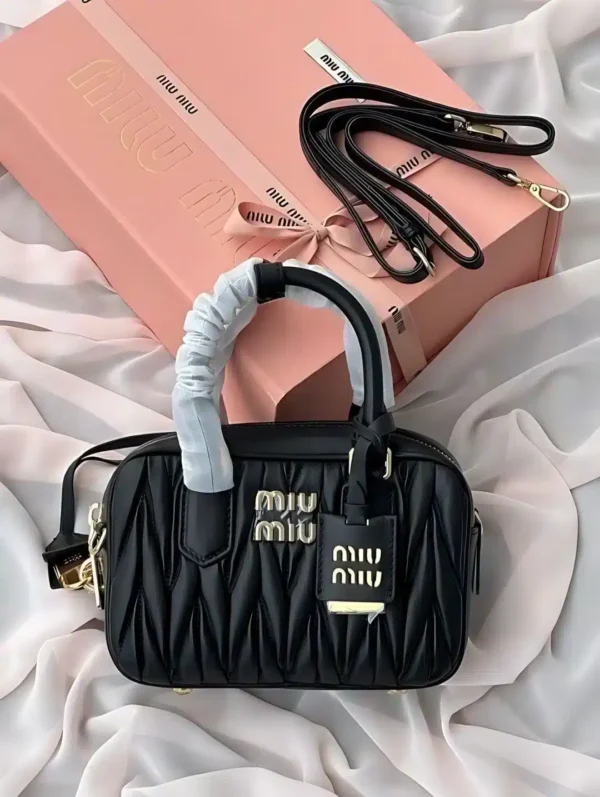 Miu Miu Çanta Nakışlı Deri Siyah - Görsel 4