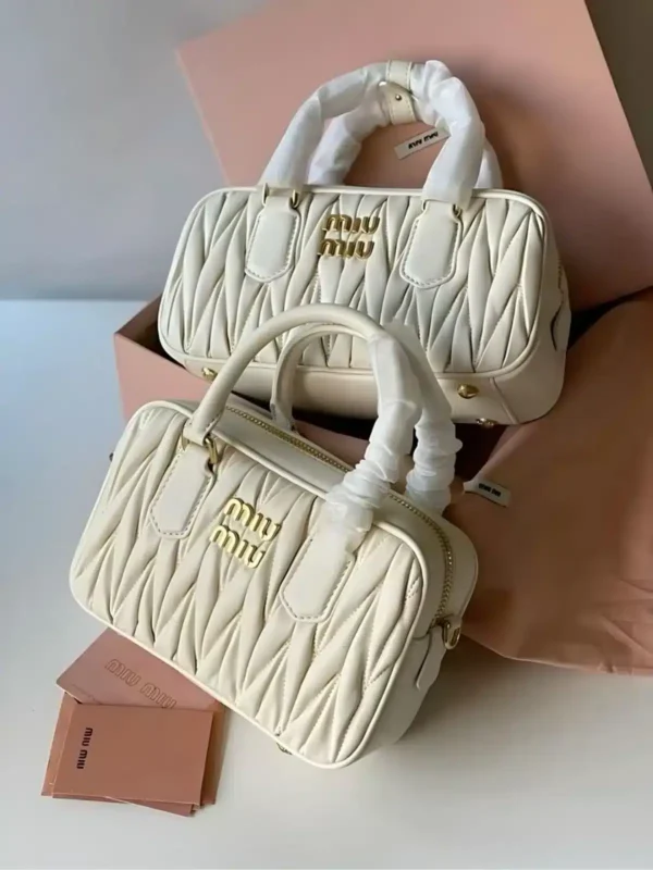 Miu Miu Çanta Nakışlı Deri - Görsel 2