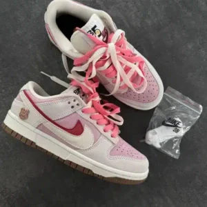 Nike Dunk Swoosh Pink